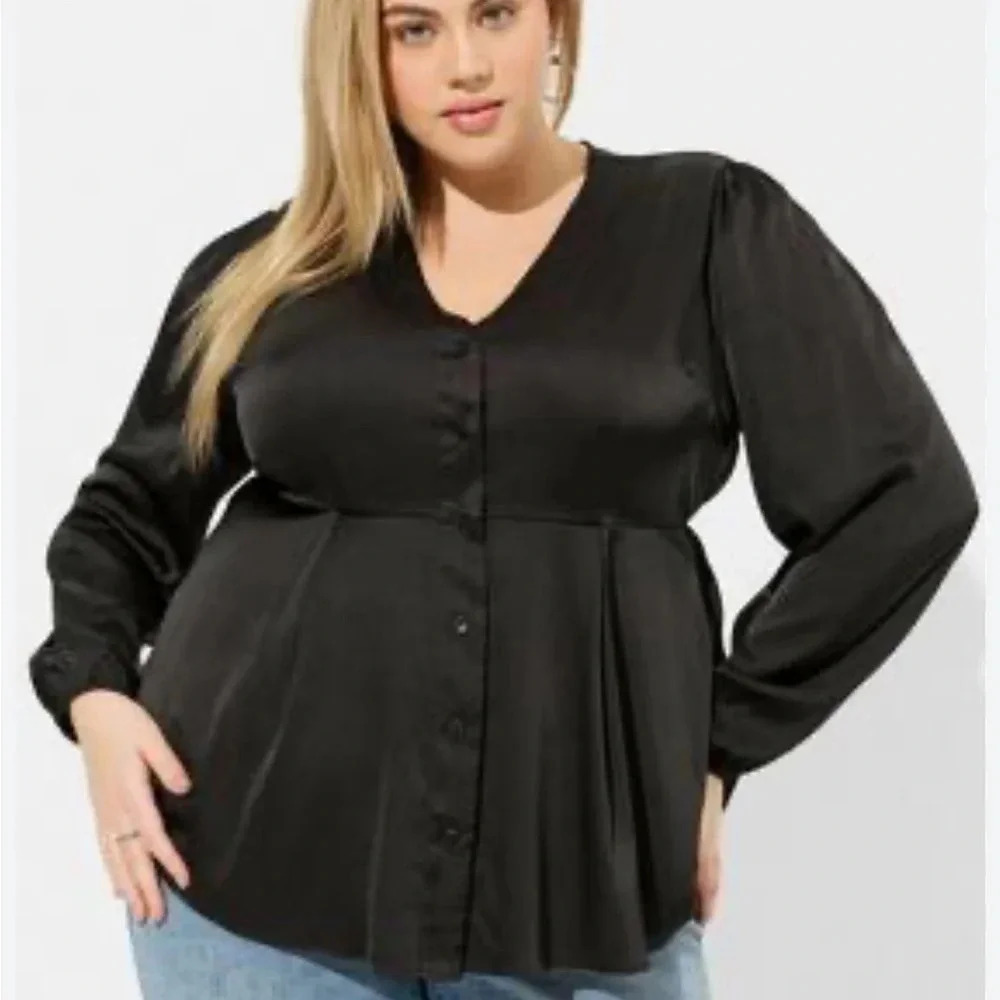 🌴Torrid NWT Satin Button Front Top 5X/28 in Deep Black - Picture 1 of 6